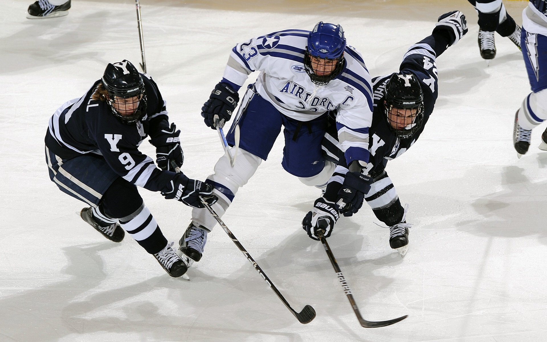 WRC赛道解析:翻越山丘与泥泞赛段的王者之战,wrc越野车
